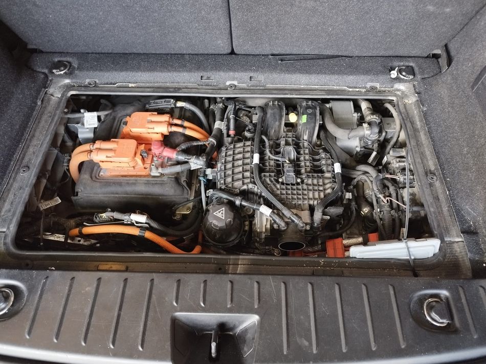 Esta semana en nuestras instalaciones de #Valmojado hemos recibido un BMW i3 Rex con 255.000 km que ha venido con problemas de arranque de combustión, hemos puesto solución y ha recuperado toda su funcionalidad.
Puedes llamarnos de lunes a jueves ☎️91 467 79 58 de 9:30 a 13:30h