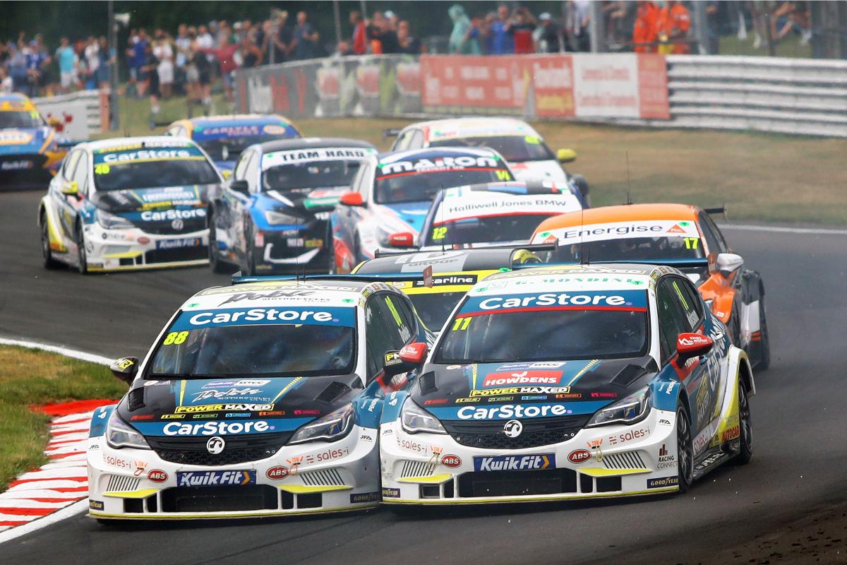 UKPMR's tweet photo. 𝐓𝐞𝐚𝐦: "Alright guys, let's have a nice steady race, bank those points..." 📻

𝐌𝐢𝐤𝐞𝐲 &amp; 𝐀𝐧𝐝𝐫𝐞𝐰: "LEEEEEEEROYYYY JENKINSSSSS"

#CarStore #GoGoPMR @PowerMaxedUK @BTCC https://t.co/6AxgO1KVDx