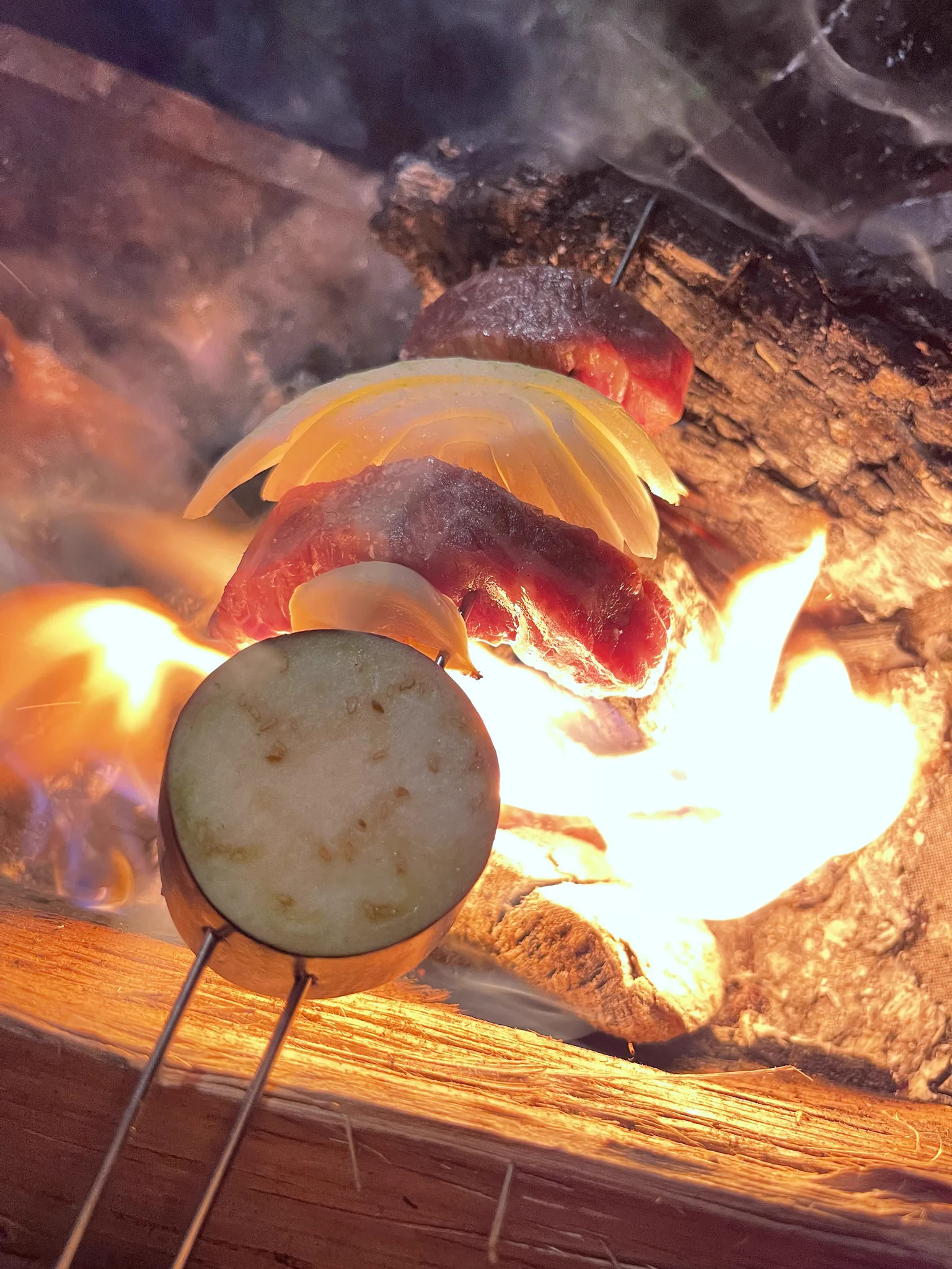 @zennoh_food バーベキューのときにやってみようっと!
と言うことはナスも同じように焼いた方がいいんですね。(焼いてる写真は太いとこだけ輪切りにしました) 