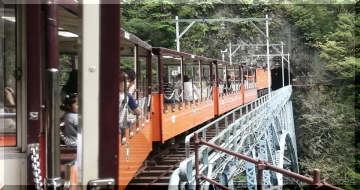 Tx238x's tweet photo. 〈富山/黒部峡谷鉄道〉絶景渓谷のトロッコ列車旅は解放感いっぱいです。 #my旅なびJP https://t.co/Aihlc1Q2V6 https://t.co/abX2dSzN5I