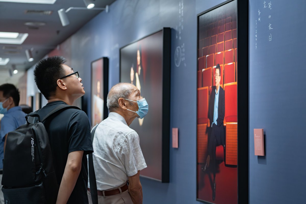 PKU1898's tweet photo. As both subjects and visitors meander through the gallery, a rich tapestry of #PKU spirits envelops the Hall, bridging the past and present.
✨Check out these awe-inspiring moments!
https://t.co/UTYr172jep
#PKUGraduation2023 #PKU125 #PKUPortraitsofYouth https://t.co/SP3KGK2TSW
