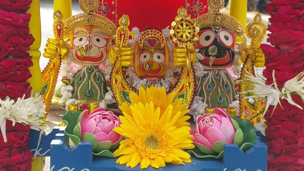 InfoGujarat's tweet image. કરી રોબોટિક રથની સવારી, નગરચર્યાએ નીકળ્યાં છે &apos;ગિરધારી&apos;..

વડોદરાની MS યુનિ.ના રિસર્ચ સ્કોલર અને તેમના મિત્રો દ્વારા સતત 10મા વર્ષે ભગવાન જગન્નાથજીની સ્માર્ટ રોબો રથયાત્રાનું આયોજન..

#Technology #Rathyatra #SmartRobot #solarenergy #Vadodara