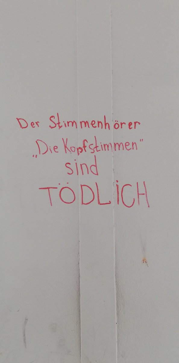 Outside my appartement... Lol 😂🎶😘

Btw: Playing some songs solo on pno tomorrow 17:20h at @aha_berlin ❤️🥰🎶 Gonna sing a lot in falsetto. 😘

aha-berlin.de/termine/138/15…

#vocalist #jazzsinger #music #singersongwriter #live #solo #concert #ahaberlin #gaysinger #openair #falsetto