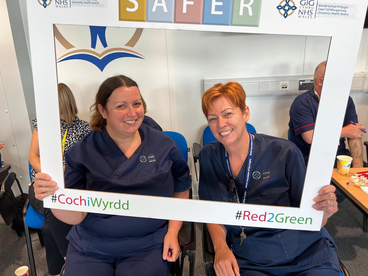 EmilyAdamsPF's tweet photo. @EmmaLouiseKear @rfhugheshon @Pauldmears @NurseGregDix @neilalexcooper @dom_hurford @LaurenWardman All professions coming together to make a difference to our patients #red2green https://t.co/PmWZiWyVgL