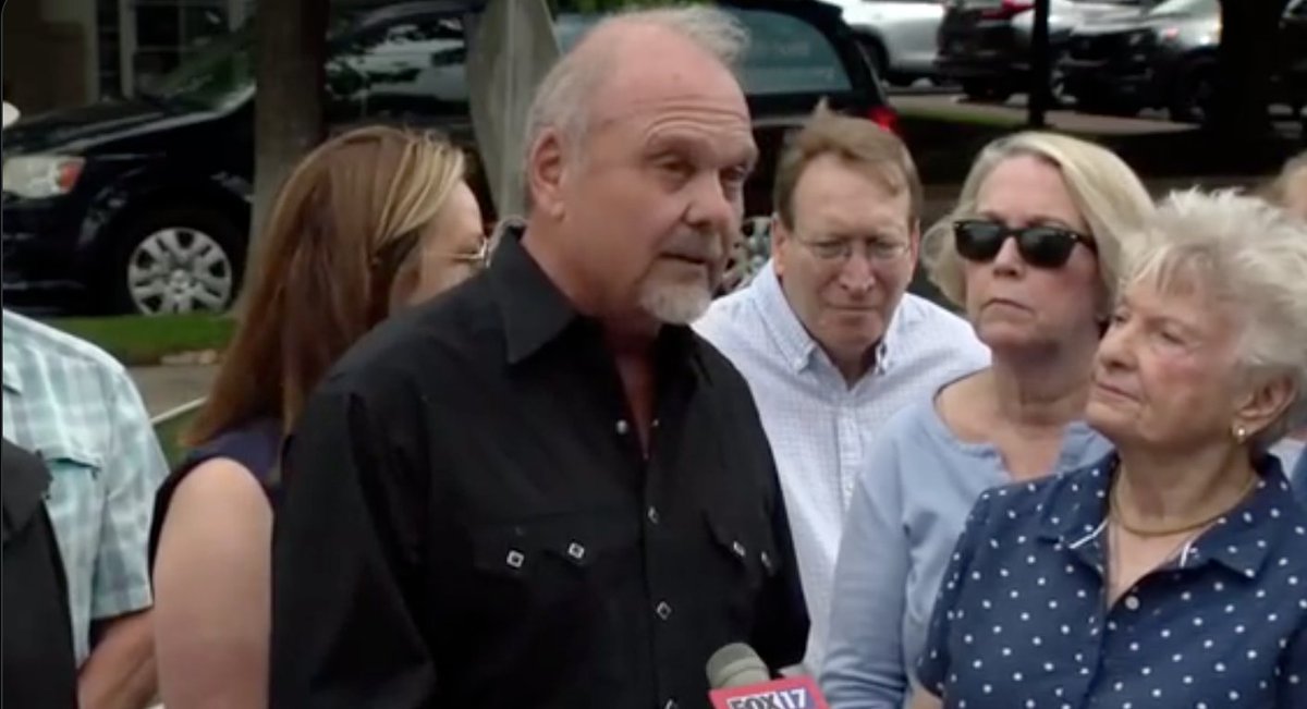 KeepAliveAlive's tweet photo. The music community is among the chorus of #KeepAliveAlive supporters including @TheTimMcGraw & @FaithHill and iconic music executive Joe Galante. Yesterday, hit songwriter & longtime @AliveHospice supporter Kent Blazy spoke out at a press conference. See what he had to say. ⤵️ https://t.co/RhTVC3shU0