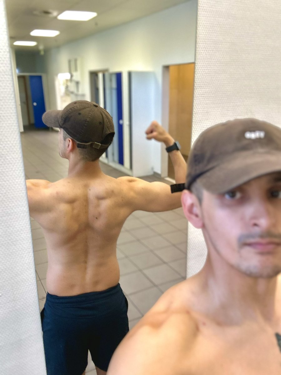 prince__armando's tweet photo. Successful back day ✅ It’s been rough getting back into it after being out three weeks. 

#twunk #backday https://t.co/TviYSXGBet