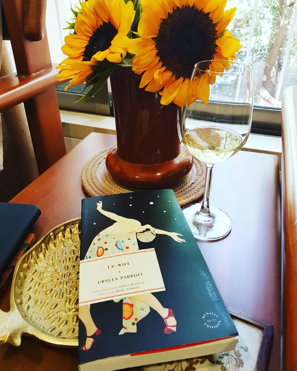 New on my blog today, I've written about EX-WIFE by Ursula Parrott - a wonderful novel on marriage, relationships, freedom and independence that perfectly captures the spirit and milieu of 1920s New York.  
readersretreat2017.wordpress.com/2023/06/20/ex-… 

@McNallyEditions #UrsulaParrott #bookreview