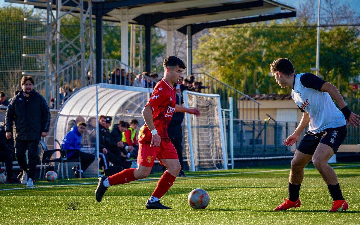 🤩 𝗣𝗘𝗗𝗥𝗢𝗦𝗔 𝗔𝗟 𝗣𝗥𝗜𝗠𝗘𝗥 𝗘𝗤𝗨𝗜𝗣❗

🔝 Després de la cessió al @CFDamm, David Pedrosa es guanya un lloc al primer equip! I com ens n’alegrem!

👏 Enhorabona i a gaudir, David!

❤️⚽️ #PlanterUEO #3RFEF5