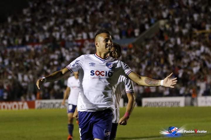 PasionTricolor1's tweet photo. ¡Buen día Bolsos! 🔵⚪️🔴

#DienteANacional 🦷 https://t.co/HO0JWlFc0I