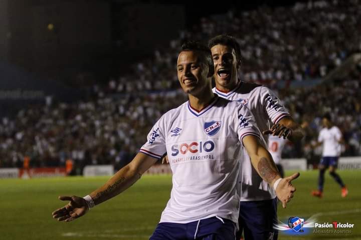 PasionTricolor1's tweet photo. ¡Buen día Bolsos! 🔵⚪️🔴

#DienteANacional 🦷 https://t.co/HO0JWlFc0I