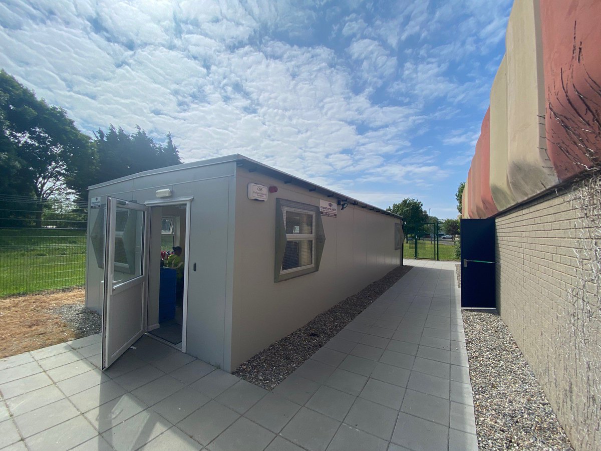 Masterkabin (@masterkabin) on Twitter photo Delighted to hand over this 12M x 4.5M building to <a href="/SpeedpakGroup/">Speedpak Group</a> in Dublin to house their <a href="/ShamrockRosette/">Shamrock Rosettes</a> business. Best of luck for the future folks and thanks for the business. 👍#WeCanAccommodateYou Delighted to hand over this 12M x 4.5M building to <a href="/SpeedpakGroup/">Speedpak Group</a> in Dublin to house their <a href="/ShamrockRosette/">Shamrock Rosettes</a> business. Best of luck for the future folks and thanks for the business. 👍#WeCanAccommodateYou