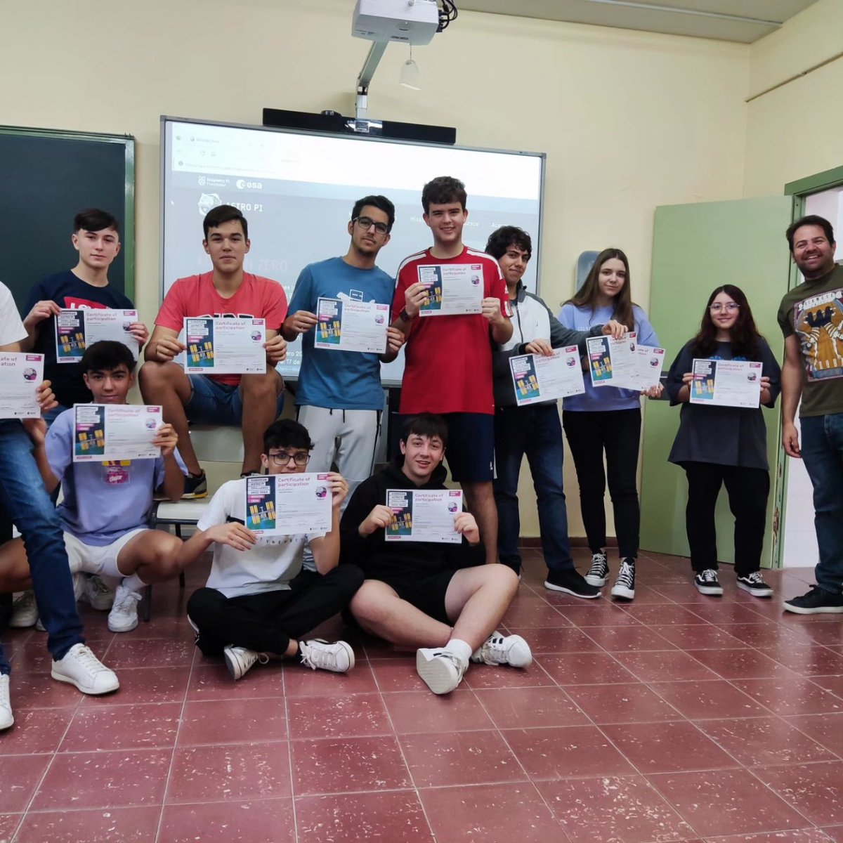 JEnriqueAgudo's tweet image. Más de 130 alumnos del @IesSuarez han participado en Astro Pi Zero, han creado un programa en Python que se ha ejecutado en el espacio. La Agencia Espacial Europea (ESA) ha enviado a cada alumno un certificado, indicando la posición de la ISS @enmarcha @CPR_Zafra
@InnovacionForm