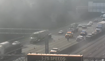 SKYFOXTraffic's tweet photo. Fulton Co.: Crash on the Southside Perimter continues to block two left lanes on I-285 WB at Riverdale Rd. Heavy delays. Take I-20, Langford Pkwy, or Forest Pkwy as alternates. #fox5atl https://t.co/Jm9Yve69Ms