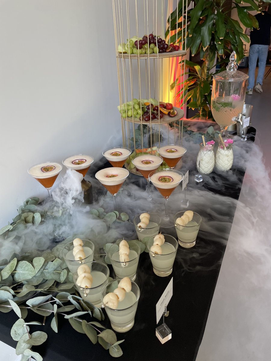 CinceroGroup's tweet photo. Afgelopen vrijdag was het een barbecue fiesta bij Cincero! We genoten van heerlijk gegrild vlees, kleurrijke cocktails, smakelijke empanadas en de levendige Zuid-Amerikaanse sfeer. Dank aan grillmasters Jeroen en Cerzinio voor hun magische grillvaardigheden. #Cincero #BBQ #Borrel https://t.co/1TfXtojmfl