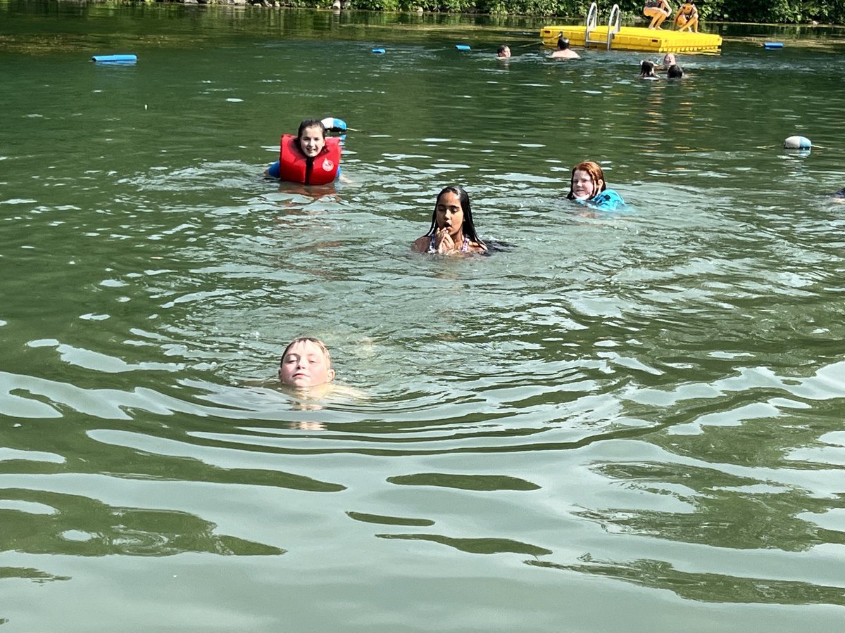 AvonHahn's tweet photo. Sunshine, friends and learning outdoors what a great field trip!! https://t.co/bfwZSXnghr
