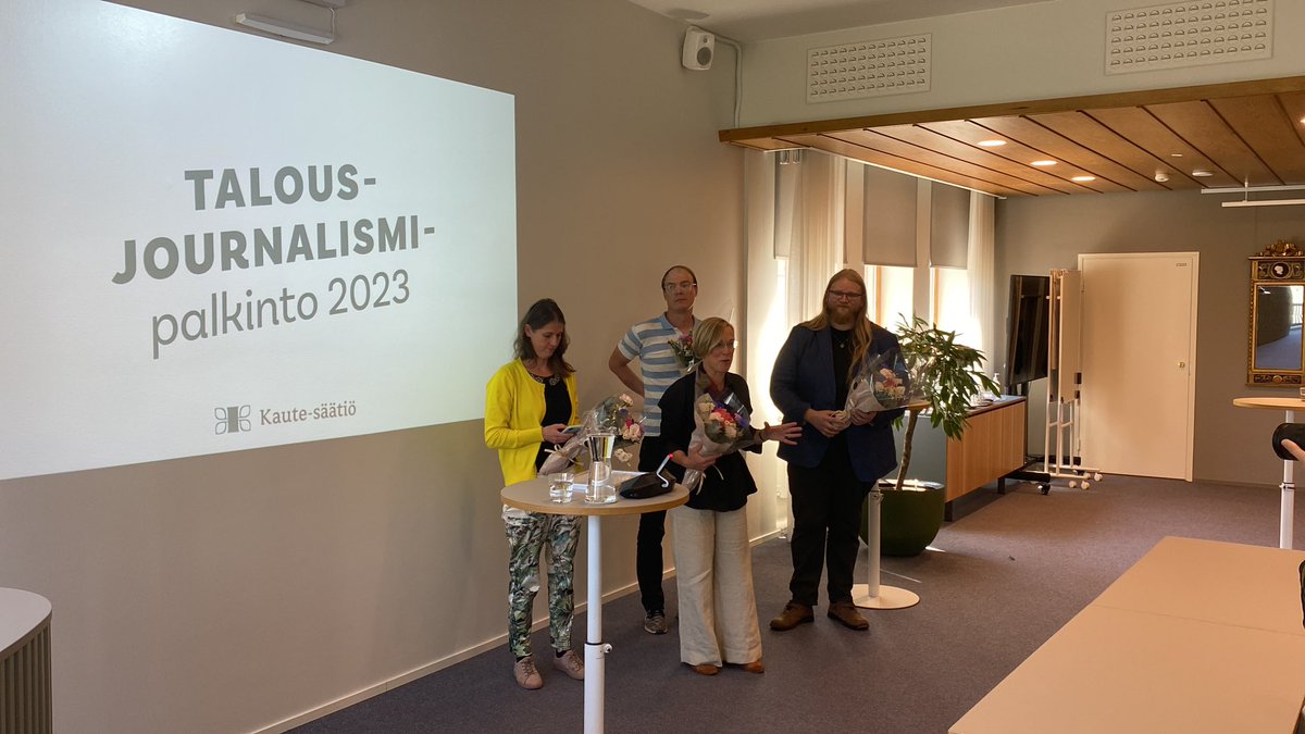 Onnea historiassaan ensimmäisen Talousjournalismi-palkinnon voittajille <a href="/Yleisradio/">Yleisradio</a>:n tiimillle ”leikkauspelistä”! Tuomariston pääperuteena jutun vaikuttavuus, sanoo tuomaristoon kuuluva <a href="/pekkamattila/">Pekka Mattila</a> <a href="/kaute_saatio/">KAUTE Foundation</a> #talousjournalismi #journalismi #media