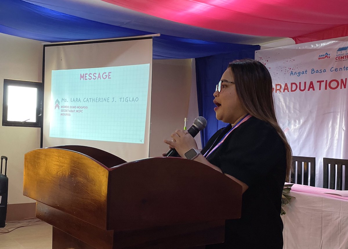 Nakasama rin natin ang Vice Gov. ng Marinduque na si Hon. Adeline Angeles, ang Mogpog Central School Principal, Mr. Leo Mapacpac, si Ms. Lara Catherine Tiglao ng Municipal Council for the Protection of Children, at si Kyle Atienza na operations head ng Angat Basa Center Mogpog 👏🏻