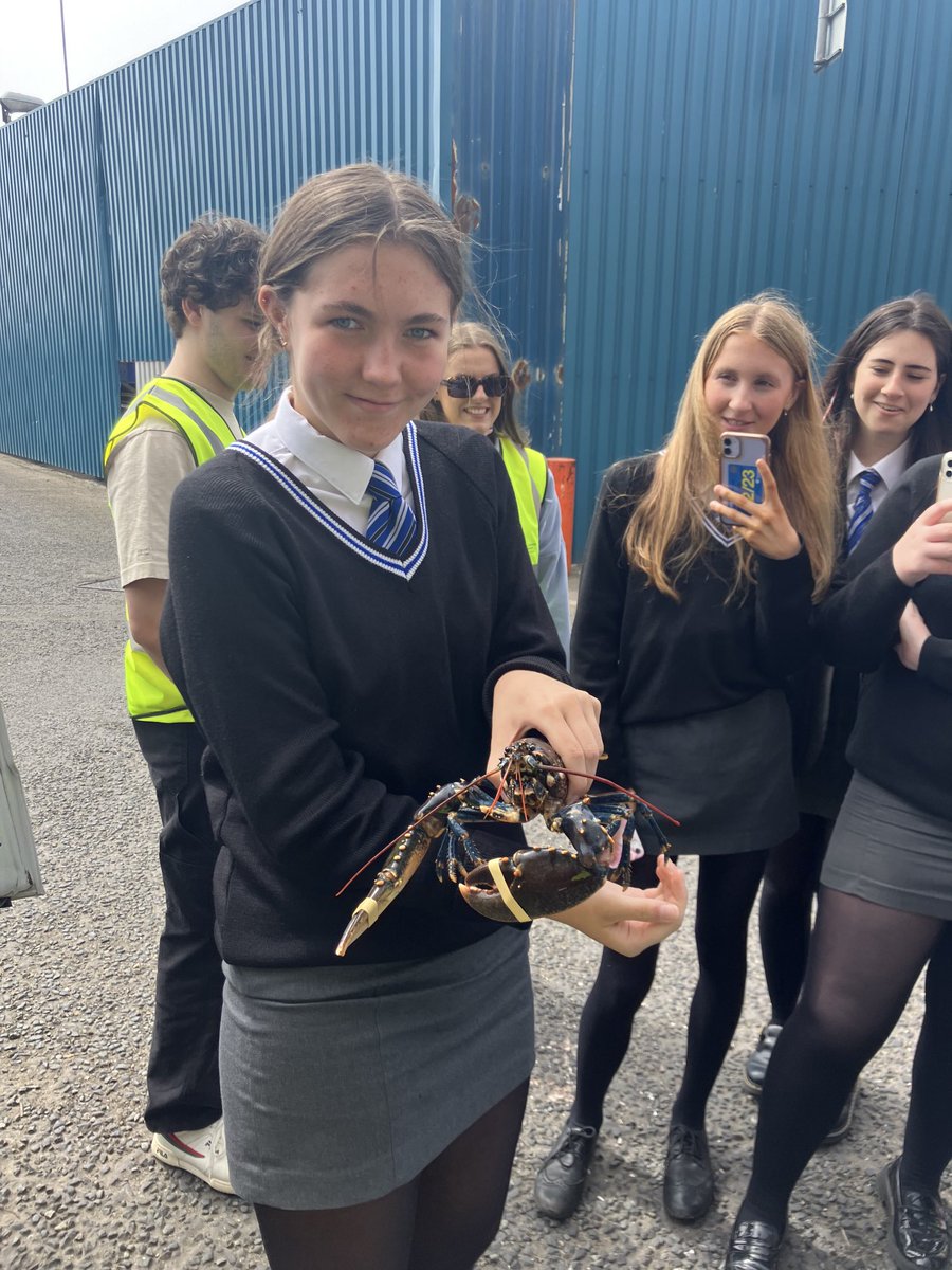 HeOlspck's tweet photo. Some very brave Year 11 students! https://t.co/bRpGigrcgc