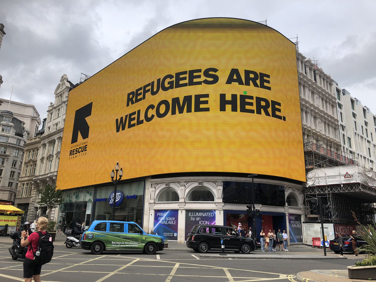 One simple message at Piccadilly Circus right now, on World Refugee Day.

#RefugeesWelcome