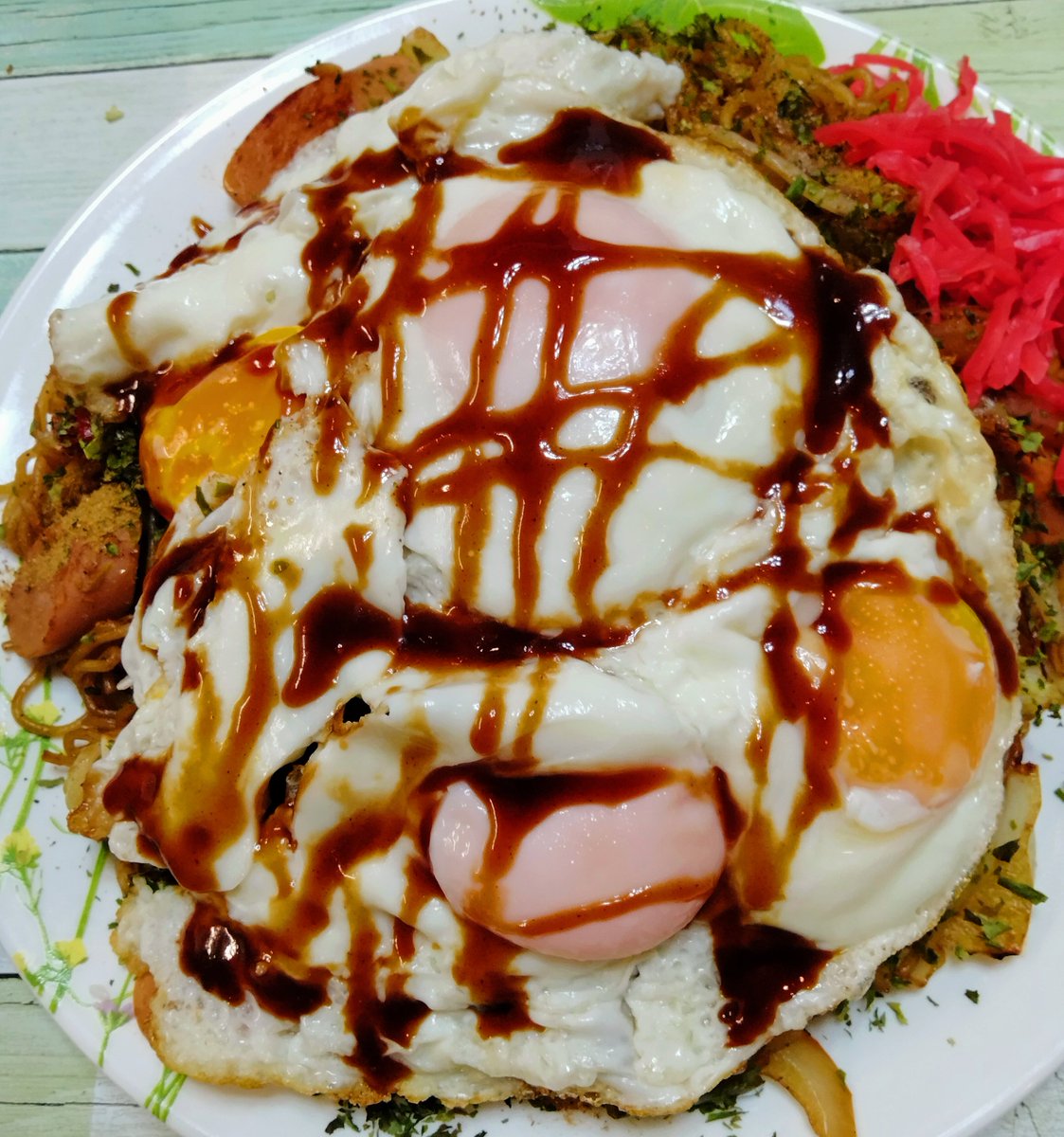 soufuudou's tweet photo. こんばんわ

やっと今週の夜勤の連勤終わりましたァ😆

明日はどうしょうかな～、釣り何処に行こうか全然決めてなかったなぁ?内房か外房、それとも南房総?明後日仕事だからあまり遠くはなぁー、なんて考えてると疲れて寝て起きるともう昼近く。コレ最近のあるある😏

今日は目玉焼き乗っけ焼きそば😋 https://t.co/hDYCfjd6tS