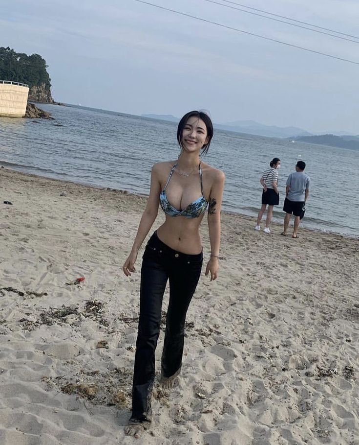 manifesting ana and crop tops rn ♡︎