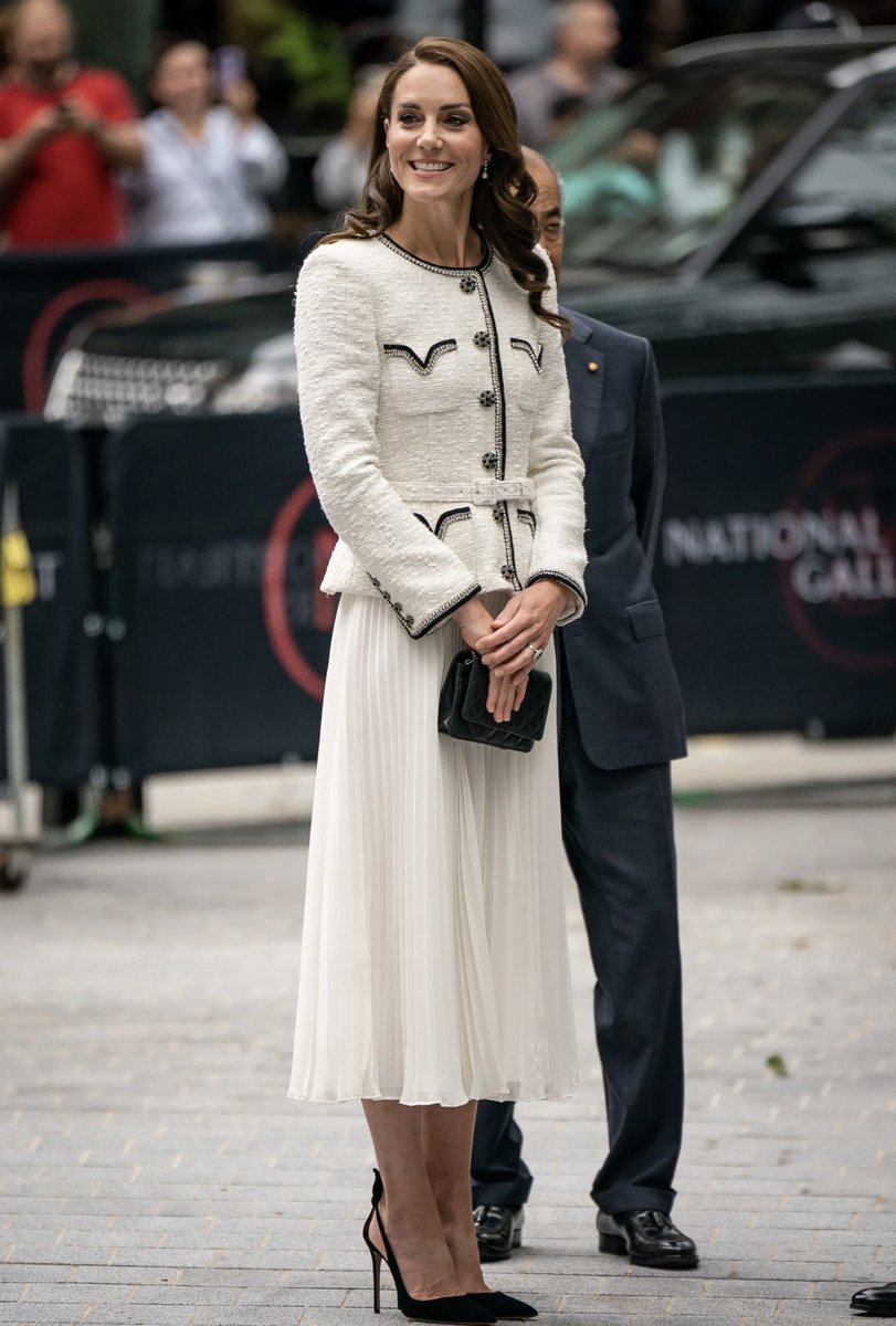 Inside Kate's historic visit to the National Portrait Gallery today trib.al/q8lDpYx