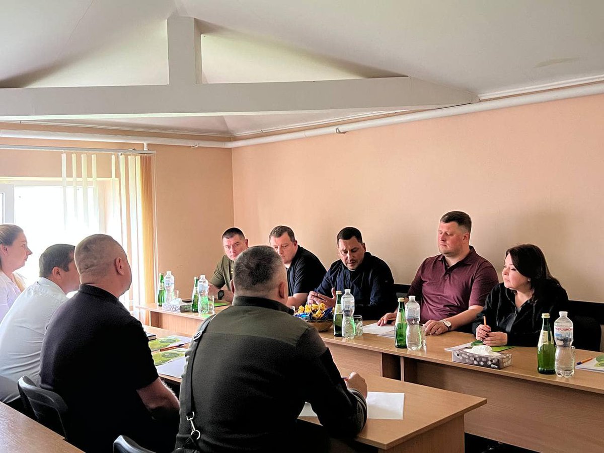 DeiUkr's tweet photo. У Одесі відбулась робоча нарада Державної екологічної інспекції Південно-Західного округу. На нараду зібралися високопосадовці і представники відомств, присвятивши свою увагу проблемі техногенної катастрофи, спричиненої підривом Каховської ГЕС.
Деталі - https://t.co/fdKdGscib1 https://t.co/RFJZF6UFEG