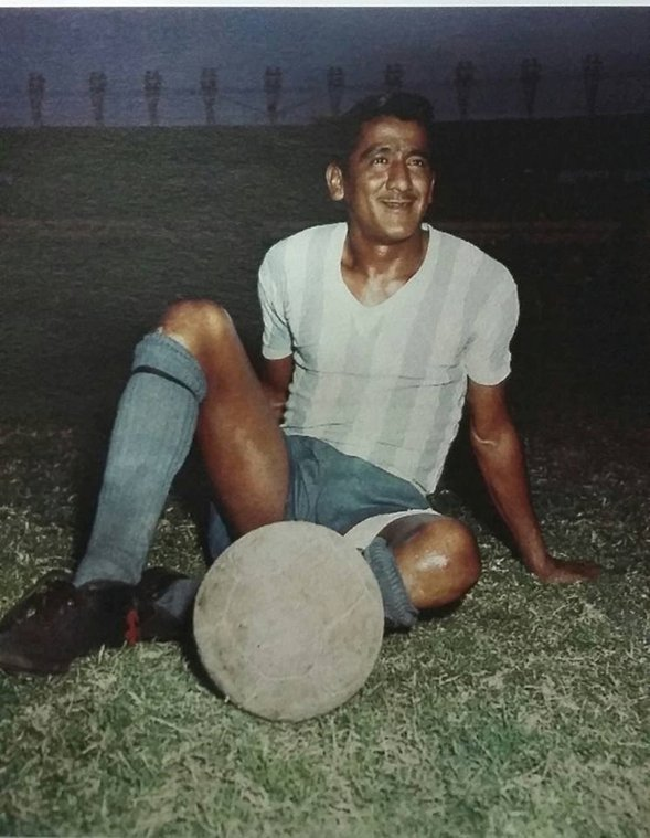 AntonioUbilla1's tweet photo. 20 junio 1939 nace en Guayaquil el puntero Nelson "Platillo Volador" Aurea, campeón con Patria y El Nacional, jugó también en Norte América y América de Quito   #PlatilloVolador  #GrandesJugadores https://t.co/oPejHalF0U