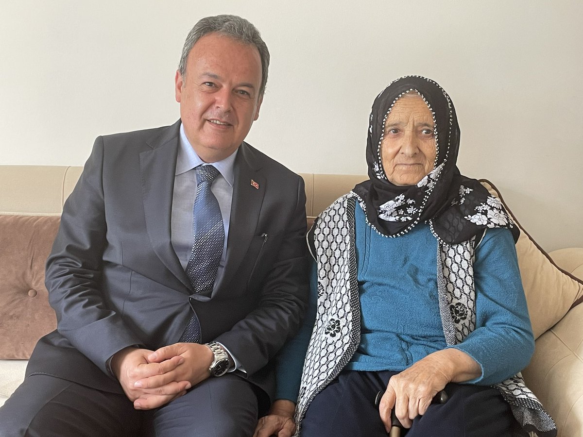 #huzurunşehrikayseri de Aziz şehitlerimizin bizlere emaneti kıymetli annelerimizi ziyaret ederek hasbihal ettik.
<a href="/gokmen_cicek_/">Gökmen Çiçek</a> 
<a href="/kayserivaliligi/">T.C.Kayseri Valiliği</a> 
<a href="/kayseriash/">Kayseri Aile ve Sosyal Hizmetler İl Müdürlüğü</a>