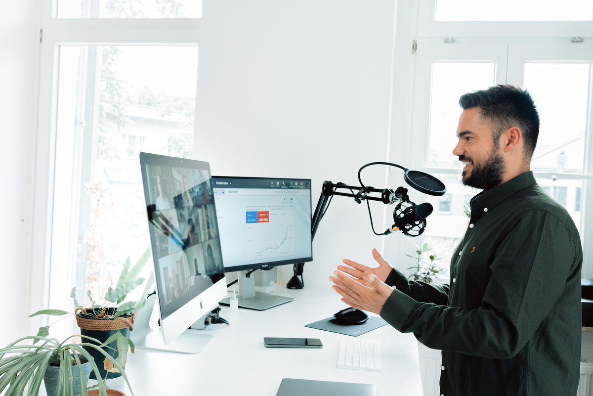 How can you ensure your company’s profitability and growth? Have happy, healthy employees. Wellbeing Webinars can help you achieve this. But how? Find out more. 

bravobenefits.co.uk/blog/uplifting…

#employeebenefits #hrsolutions #hr