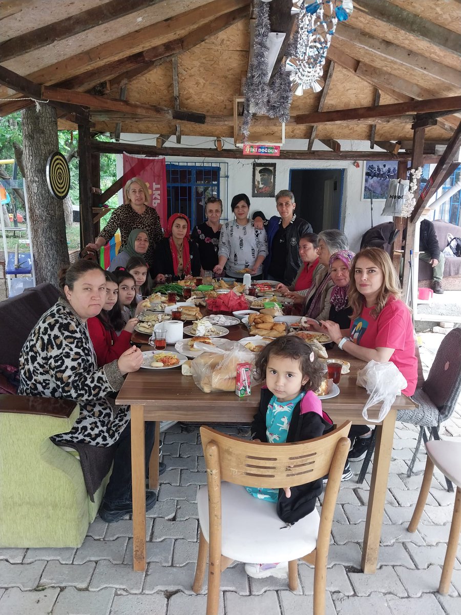 Bugün Doğukent semtevi KDK olarak bir kahvaltı etkinliğinde yaz döneminde neler yapabiliriz ,ne gibi eğitimler duzenleyebiliriz bunları konuştugumuz güzel bir zaman geçirdik.Herkesin eline emeğine sağlık diyorum.
@#TKP gelirherşeydegisir.