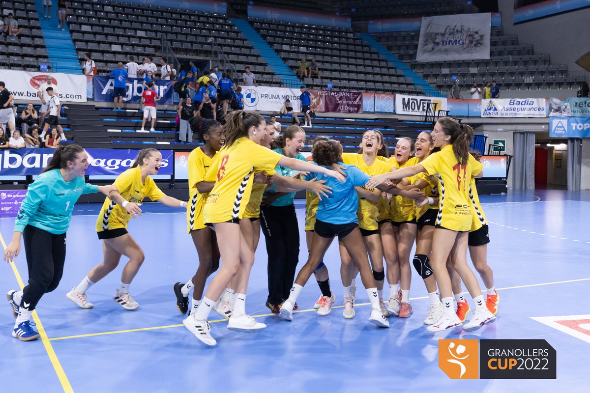 FedCatHandbol's tweet image. 💥 Hi participaran més 6.200 jugadors i jugadores i 424 equips (183 catalans).

👉 Entre els equips catalans, hi haurà les Seleccions Catalanes Infantils i Cadets, Femenines i Masculines, que s'enfrontaran a l’@HandbolVic, @HandbolR, @HTerrassa i @cjhmataro, entre d'altres.