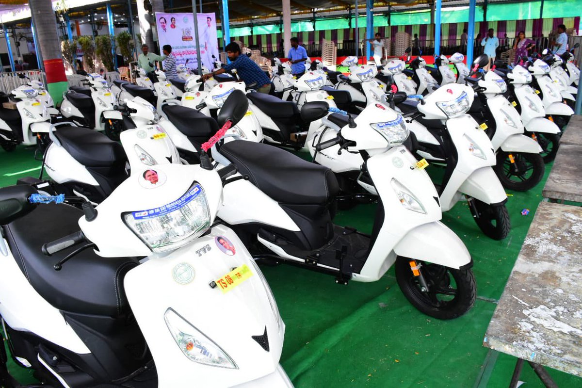 KTRBRS's tweet photo. Distributed Motorised Three-wheelers, Tricycles, Wheelchairs and Hearing Aids, Laptops and TVs to 1,000 Physically Disabled in Rajanna Siricilla 

Telangana’s welfare schemes for the disabled are by far the best in the country. A monthly pension of ₹4,016 to 5.10 Lakh people and Economic support schemes all totalling upto ₹ 10,310 Crore have been spent in the last 9 years

#DisabledWelfare #Telangana
 #TelanganaTurns10