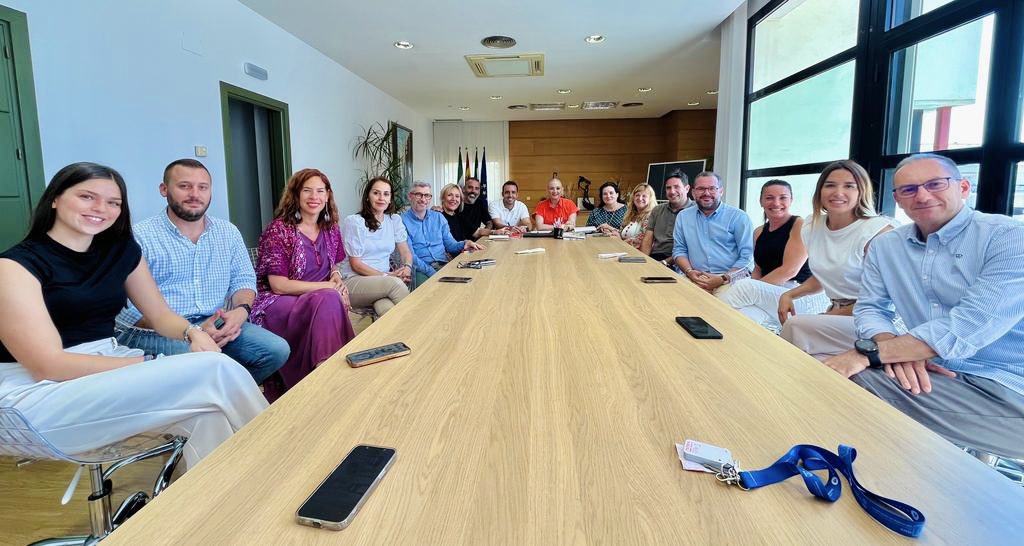 Este es el equipo de concejales con el que vamos a devolver con creces la confianza que nos disteis en las urnas, como dije el día que fui investida alcaldesa, eso es un préstamo, y si algo tengo claro es que este equipo ofrece todas las garantías. #Torremolinos