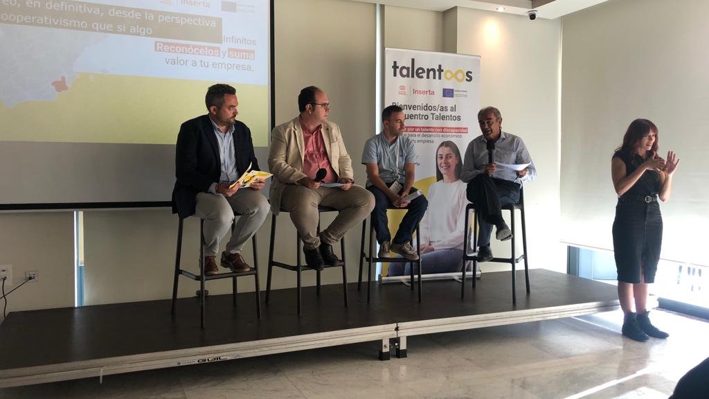 👉 @japedreno interviene en la mesa redonda con organizaciones empresariales sobre inclusión laboral en el marco del programa Talentos (#InsertaEmpleo @Fundacion_ONCE) 

🎤'Debemos facilitar la incorporación de las personas con discapacidad en el mercado laboral ordinario'.