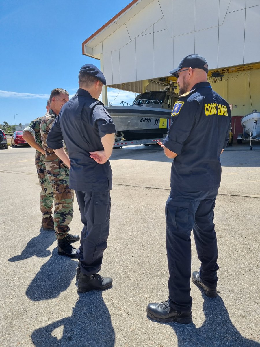 HansHijman's tweet photo. Op werkbezoek in de West met PC-ZSK wordt ook op 'de mooiste kazerne van het Koninkrijk' de toekomst van onze @kon_marine toegelicht. #SailPlan
Daarnaast mooie gesprekken kunnen voeren met onze mensen op Aruba! https://t.co/7kw2z9l5nw