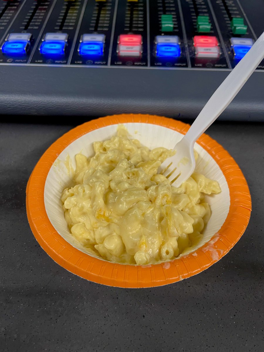 Mac ‘n Cheese for breakfast? Yes, Please!!!! Big thanks to Peter at <a href="/EwingDiner/">Ewing Diner</a> !!! <a href="/nj1015/">New Jersey 101.5</a> <a href="/BillSpadea/">Bill Spadea</a> <a href="/ProducerKristen/">kristen (accardi) weber</a> <a href="/jillmyraradio/">Jill Myra</a> <a href="/DanZarrow/">Meteorologist Dan Zarrow</a> <a href="/EricScottNJ1015/">Eric Scott</a>