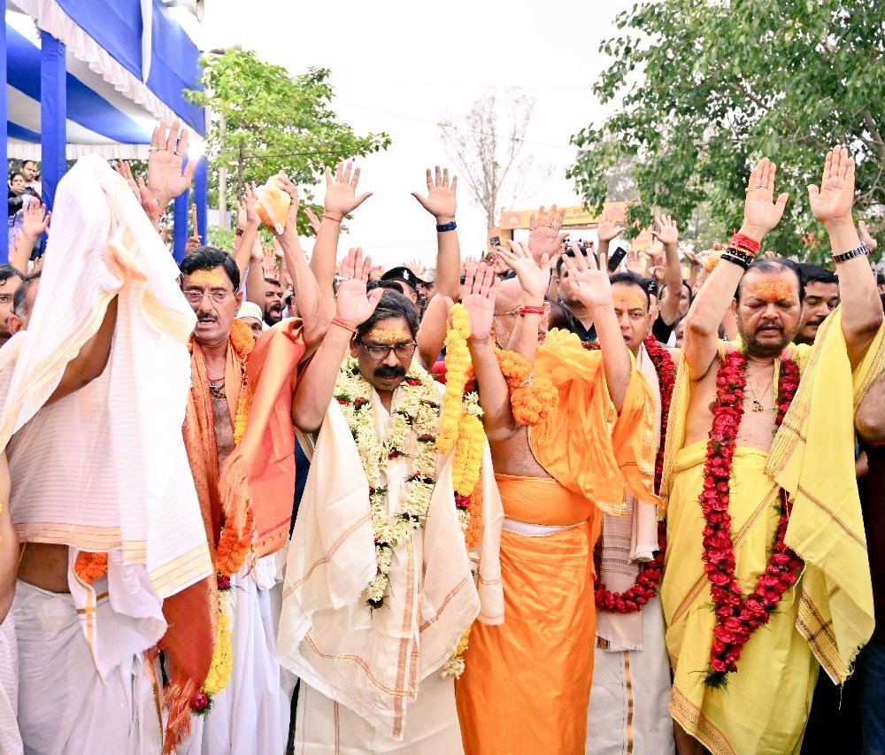 रांची में जगन्नाथ रथ यात्रा में शामिल हुए राज्यपाल और मुख्यमंत्री, देखें PHOTO-Governor and Chief Minister participated in Jagannath Rath Yatra in Ranchi, see photo