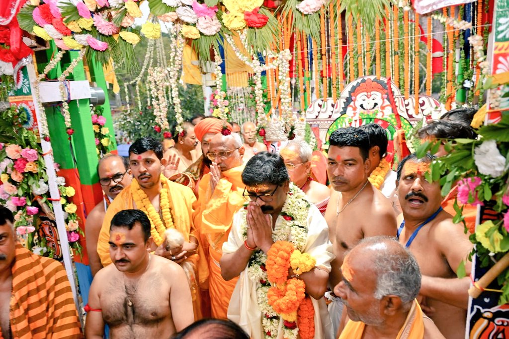 रांची में जगन्नाथ रथ यात्रा में शामिल हुए राज्यपाल और मुख्यमंत्री, देखें PHOTO-Governor and Chief Minister participated in Jagannath Rath Yatra in Ranchi, see photo