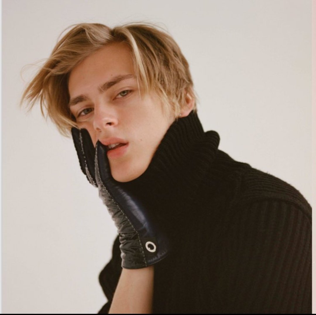 HFBLOODRP's tweet photo. ㅤㅤㅤ《ㅤꜰɪᴄʜᴀ ᴏɴ  》

Nome: Vash Saverem
Idade: 22
Pronomes: ele/dele
User: @98vash
Progenitor: Zeus https://t.co/N2F7RVJPaj
