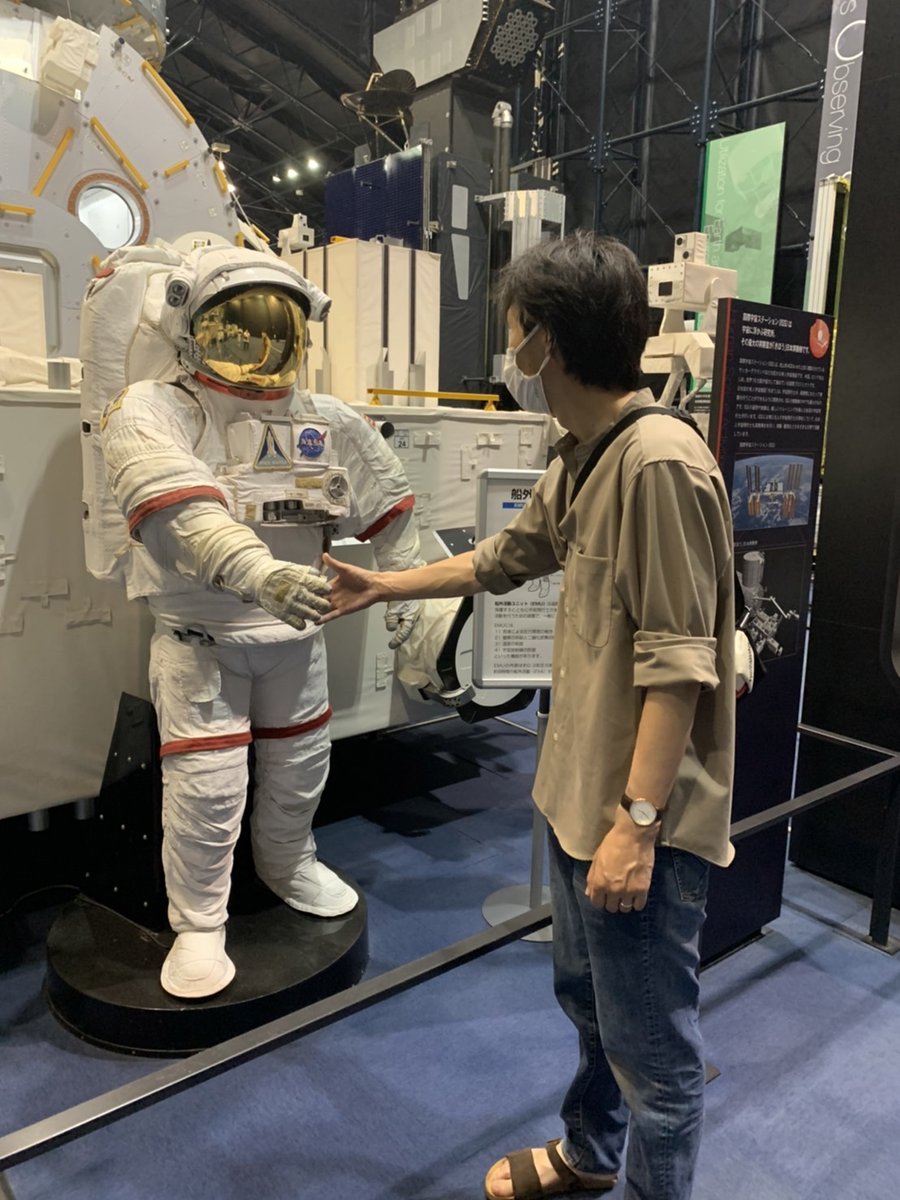 Macchi2580's tweet photo. お久しぶりです！
シュールな写真が取れたんで載せときます！
両方俺！
サンダルで来ちゃってるしフレームの使い方間違ってるしww

配信は時間があればで…
ごめん…OTZ https://t.co/Q3VK0S70Wa