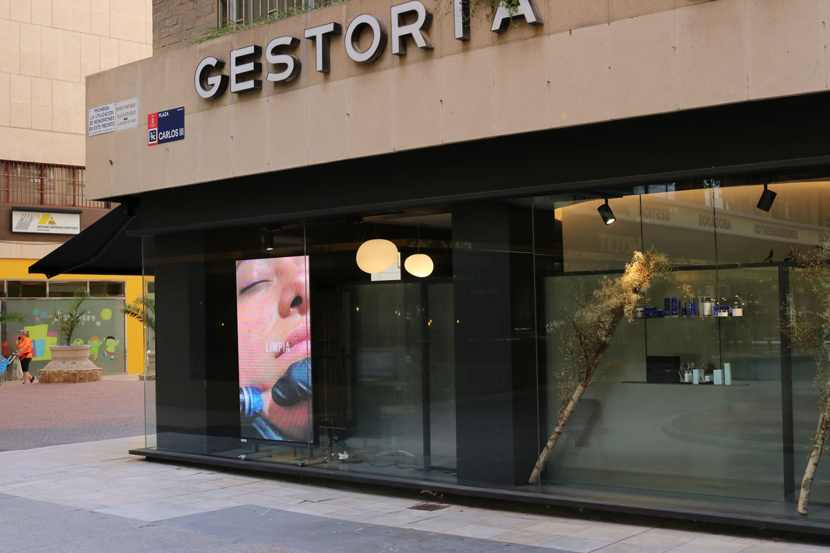 LEDCUMA's tweet photo. 📣 #InstalaciónCUMA - La clínica estética I AM CARE , ubicada en el centro de #Murcia instaló en su escaparate nuestra #pantallaLED Full Color 🌈 CALIFORNIA.

✅ Tamaño 1028x2052x80 mm
✅ Publica nuevos productos, ofertas y promociones...¡Y mucho más!

#TheLEDmovement 🌟 https://t.co/fnz7Vz55g0
