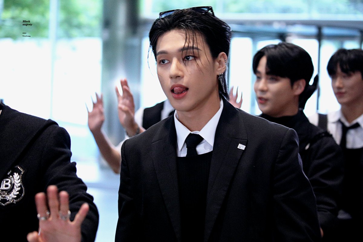 BlackMajesty_wy's tweet photo. 230620 #ATEEZ #wooyoung #에이티즈 #우영
@ATEEZofficial
보정할때까지 숨참아라,부정맥걸릴거같으니책임지고보정하라 등등 지인들의온갖패악질로인해 허겁지겁올립니다 https://t.co/c1Yzj8VKDk