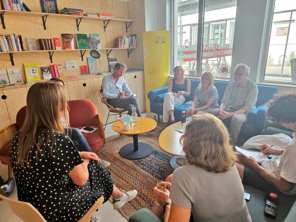 AG annuelle de la <a href="/MDE_Strasbourg/">Maison de l'Emploi</a> ce matin à #Kaleidoscoop, suivie d'une conférence de presse. Un beau moment convivial avec tous nos partenaires pour retracer les temps forts de 2022 et évoquer nos projets 2023. Merci à tous pour vos témoignages et votre enthousiasme !