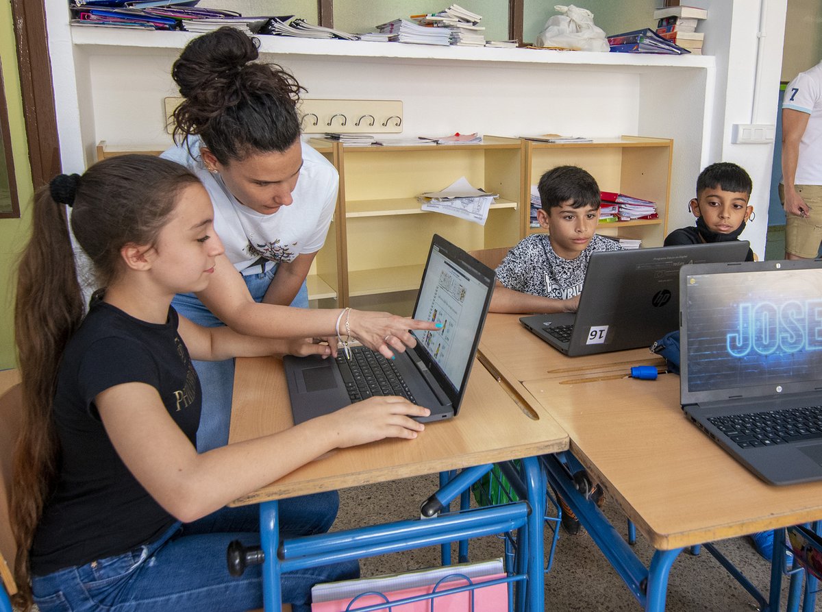 👩‍🏫🧑‍🏫 Ocho docentes andaluces, premiados en Europa con los eTwinning por proyectos intercentros.

🏅 Un total de 24 centros andaluces también han sido reconocidos por su capacidad de innovación y el uso de las herramientas digitales.

ℹ lajunta.es/48nk5
