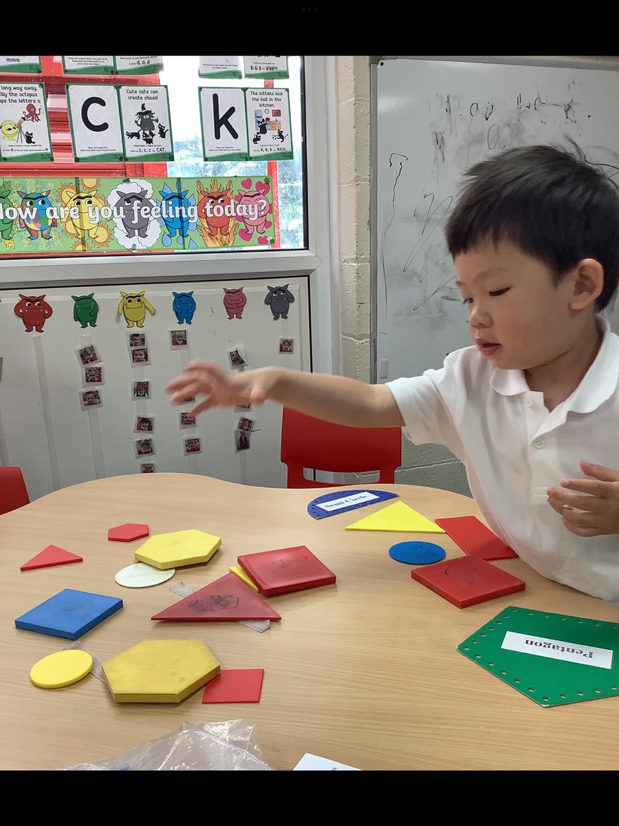 HasNursery's tweet image. We have been identifying and exploring the properties of 2D Shapes 🟥🟡🔶🔺

#MagicMaths #EYFS