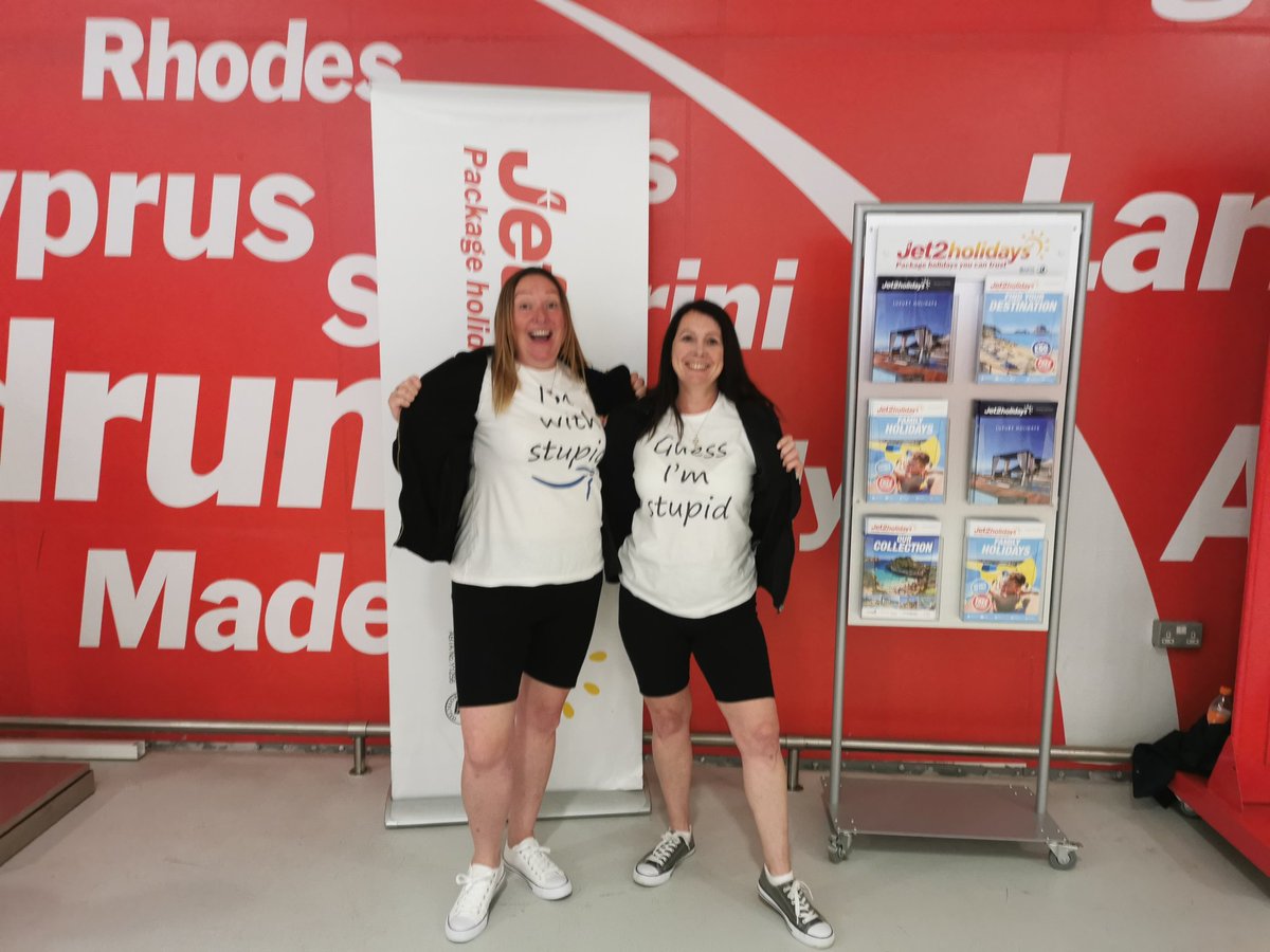 Only one way to start your holiday with <a href="/JaneNay39306945/">Jane Naylor</a> <a href="/jet2tweets/">Jet2tweets</a> <a href="/LBIAirport/">LeedsBradfordAirport</a> what a great team they are in the airport thanks for making the start of the holiday so special.  😂😂🍺