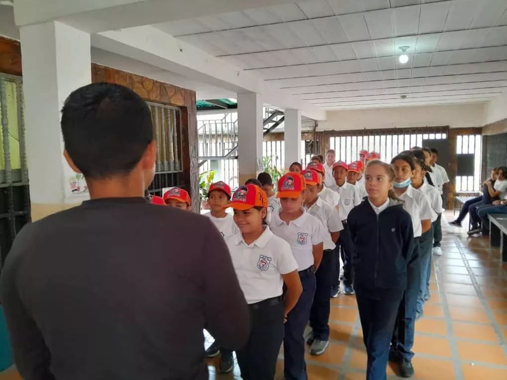 🫡🇻🇪 Por instrucciones de la Alc. <a href="/johanitakenpo/">Joana Sánchez</a>, el Cjal @zambrano8004, el Dir. de Prevención Municipal Ovidio Peñuela, el cuadrante de paz  de la zona, la directiva del plantel U.E.P Verdad y Vida del casco de Turmero. Para seguir en la conformación de los  Brigadistas.
