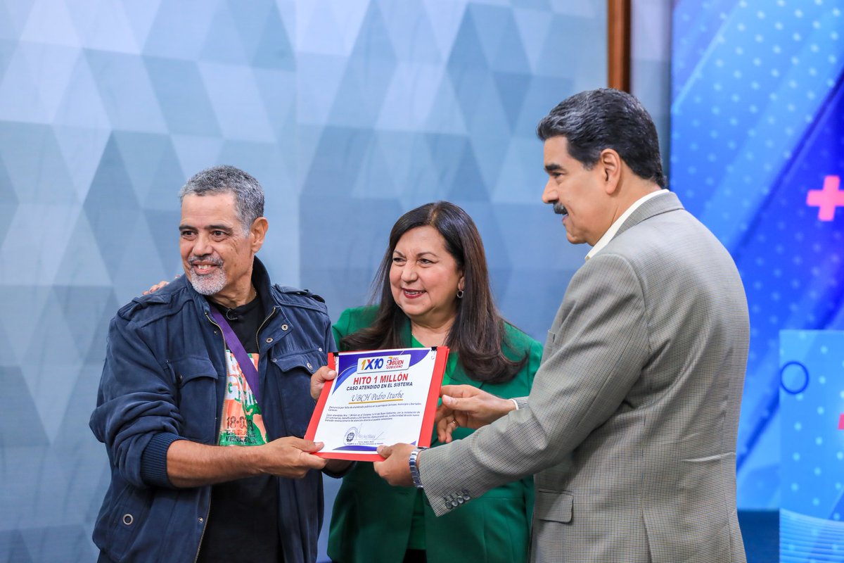 El Hito 1 Millón del 1x10 del Buen Gobierno correspondió al caso de poda de árboles que reportó la UBCH Pedro Iturbe, en la parroquia Caricuao de Caracas.

Junto a nuestro Presidente <a href="/NicolasMaduro/">Nicolás Maduro</a>, en su programa Con Maduro+, celebramos este gran logro.

#1x10EsEficiencia