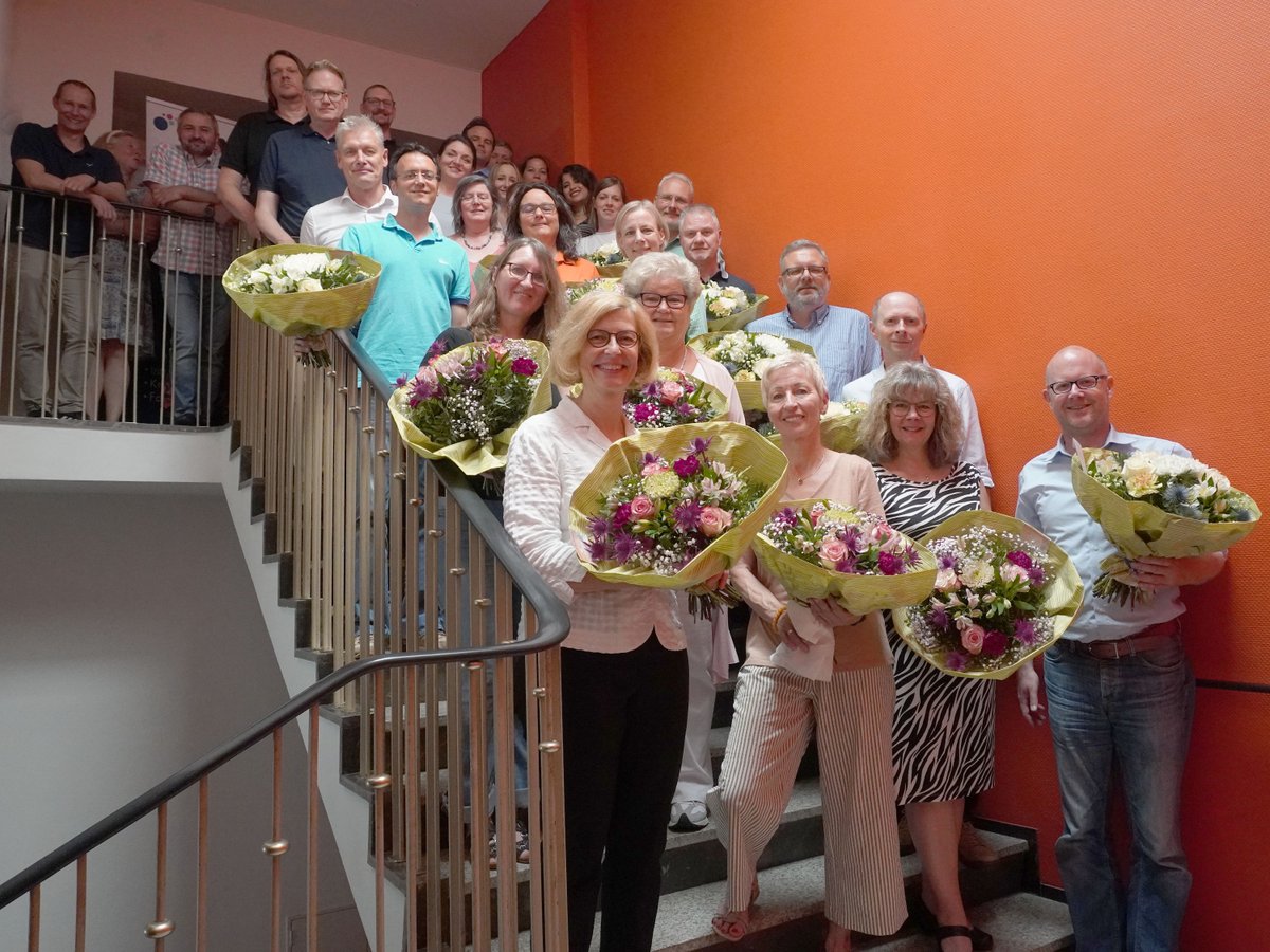 PROvendis's tweet photo. Heute findet bei @PROvendis eine #Jubiläumsfeier statt!🎉 Viele Kolleg*innen sind dieses Jahr 10, 15 oder sogar 20 Jahre Teil unseres Teams! Wir sind sehr froh darüber und wünschen euch einen schönen Tag und guten Appetit beim gemeinsamen Essen! 🥂
#PROvendis #Team #Jubiläum https://t.co/XcxCyUg0ts